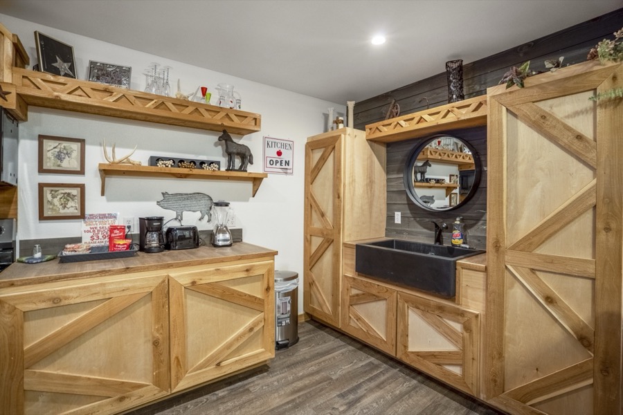 Inspira Ranch apartment hand-crafted wood bar with X-pattern cabinetry and farmhouse sink